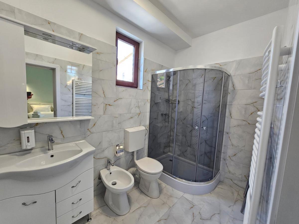 Colt De Rai Bed and Breakfast Hîrtoape Εξωτερικό φωτογραφία